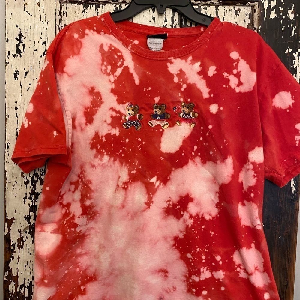 Cute customized vintage Old Varsity bear 🐻 tee.  Women’s XL. Five Buck Sale!!!!